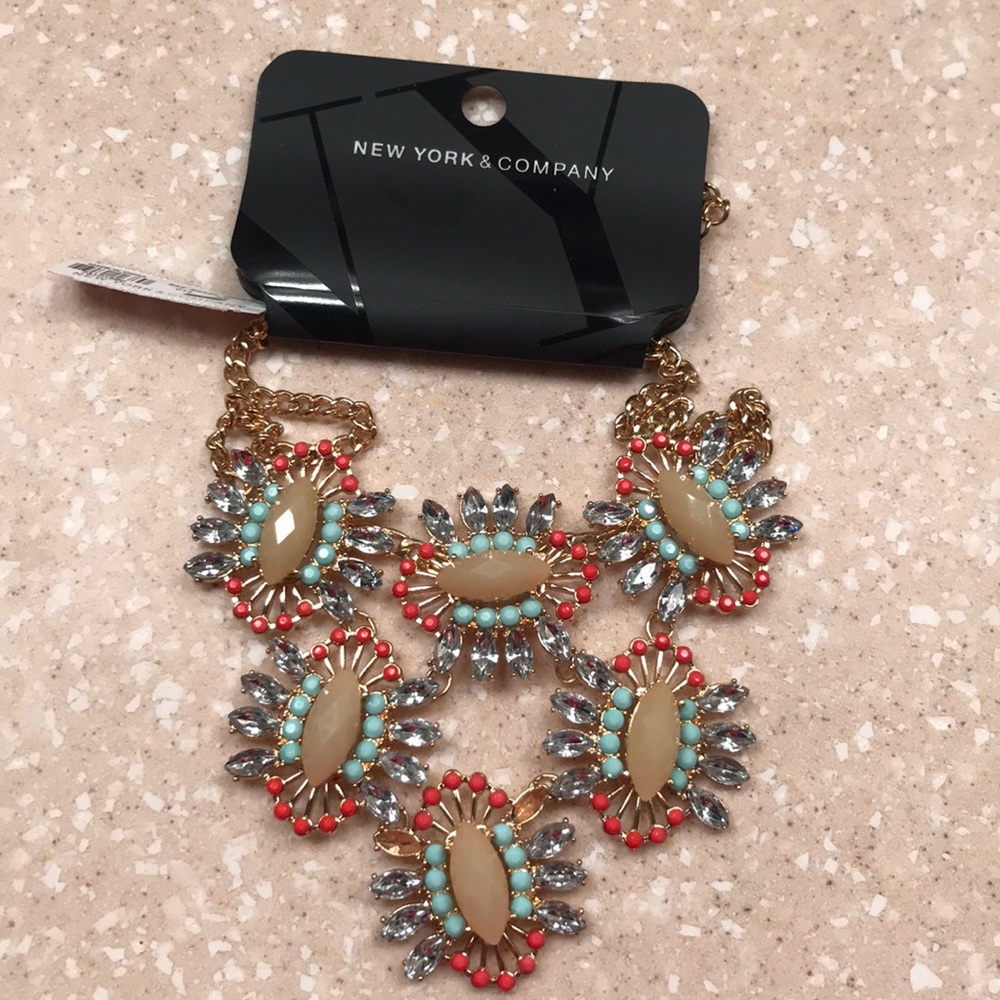 NWT. New York & Co. Statement necklace